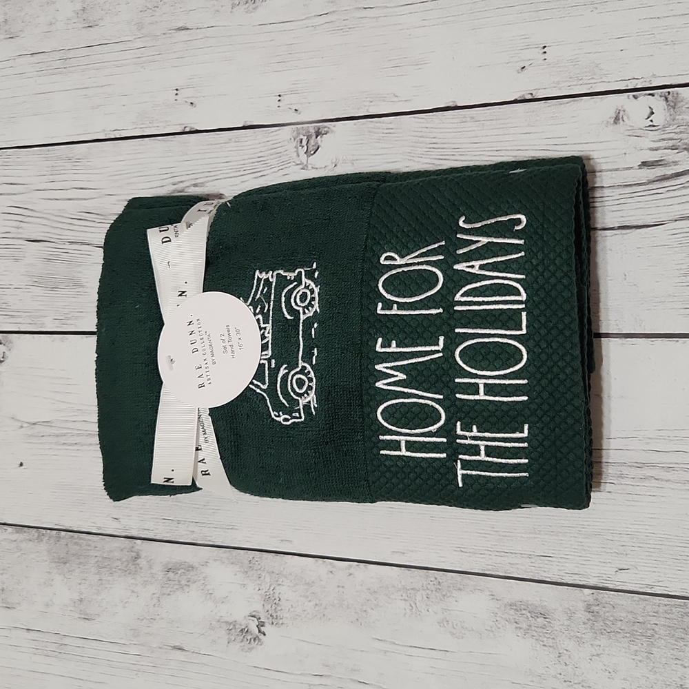 NWT Rae Dunn HOME FOR THE HOLIDAYS Green Hand towels
